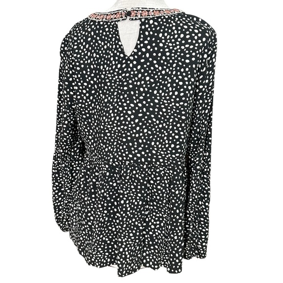 Savanna Jane Embroidered Top. Size Large - Picture 2 of 7